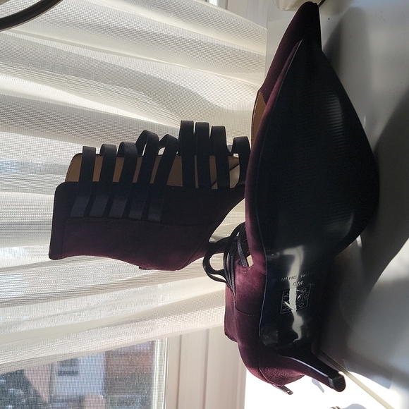 Shoes - Picture 4 of 4